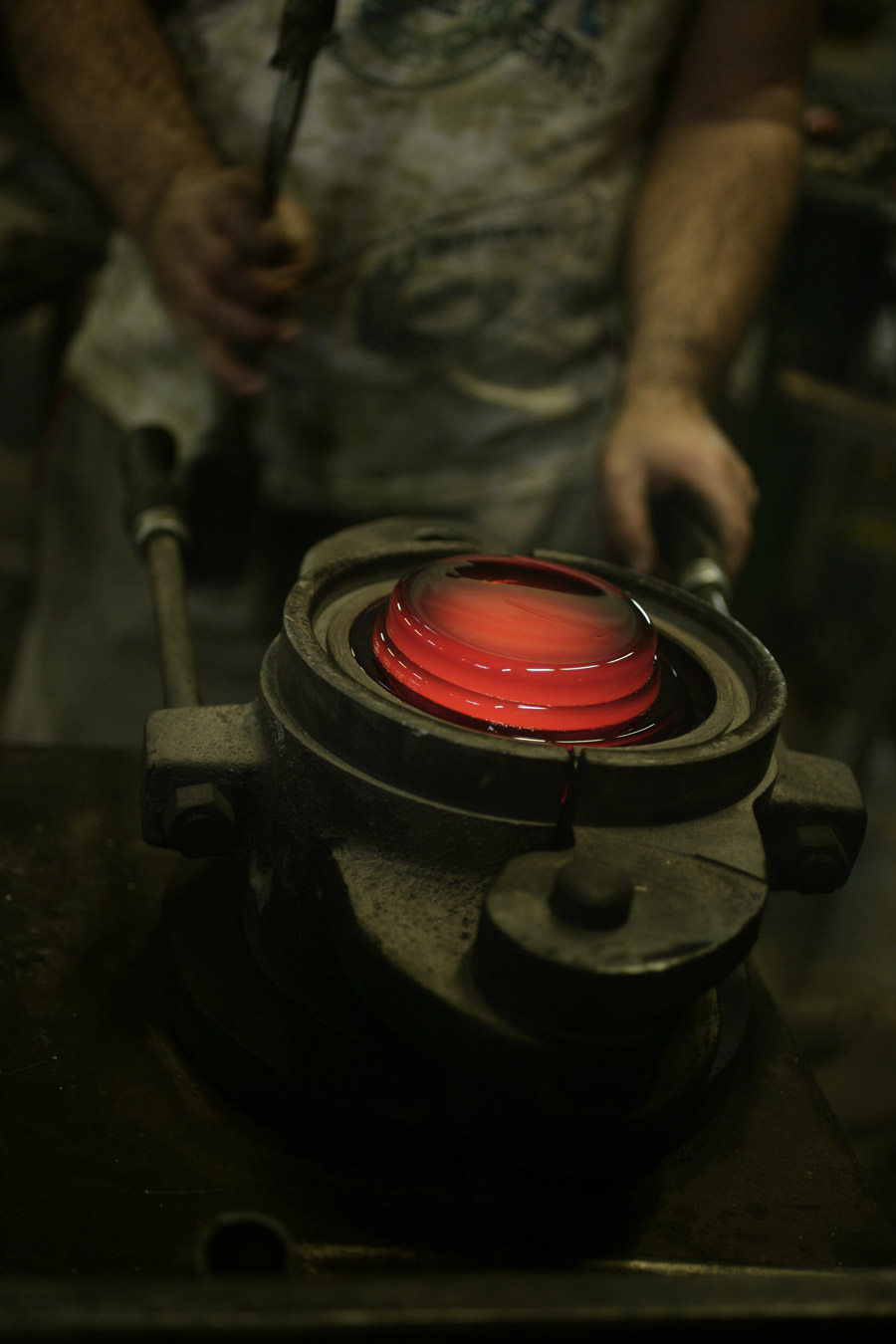 nuovacev crystal glass craftsman